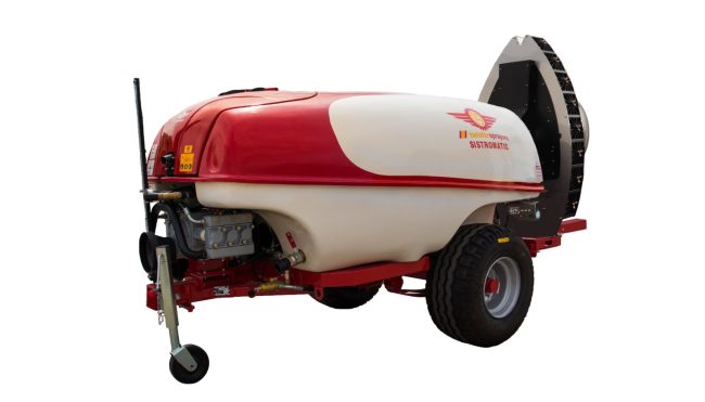 Narrow Twister S8 trailed sprayer by Mañez y Lozano